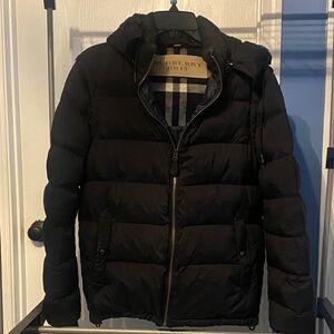 Burberry Men's Dark Puffer Jacket 
Can also be women’s Large